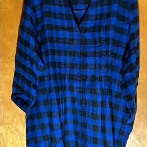 NWOT 3XL 3/4 length sleeve plaid/flannel top with adorable v neck and detailing